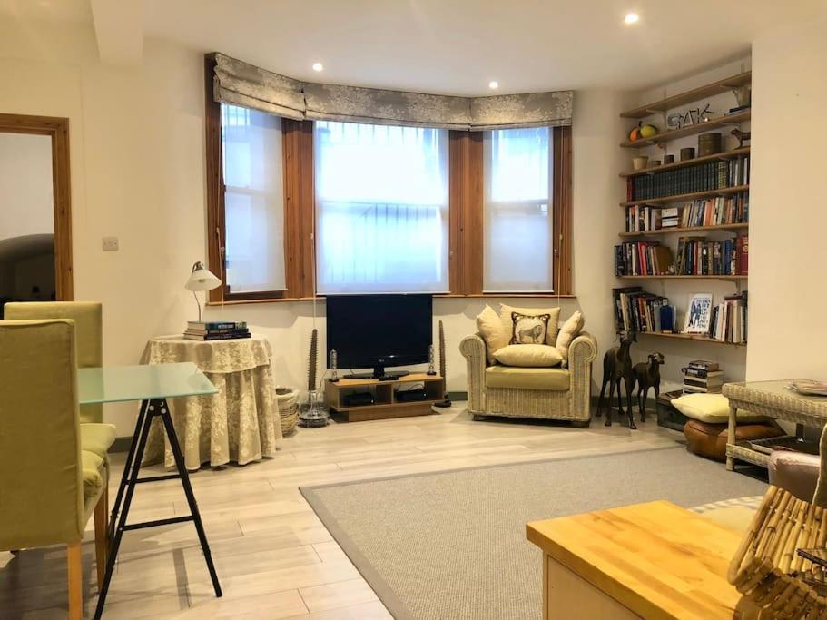 Quiet Kensington Flat Ideal For Central Лондон Экстерьер фото